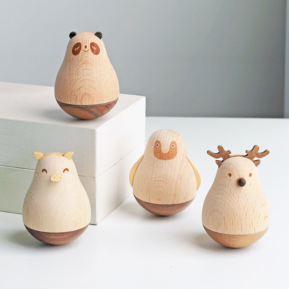 Happy Kids Education - Hölzerner Tier-Tumbler, Cartoon-Schreibtischdekoration, Schwein aus Kunstharz,